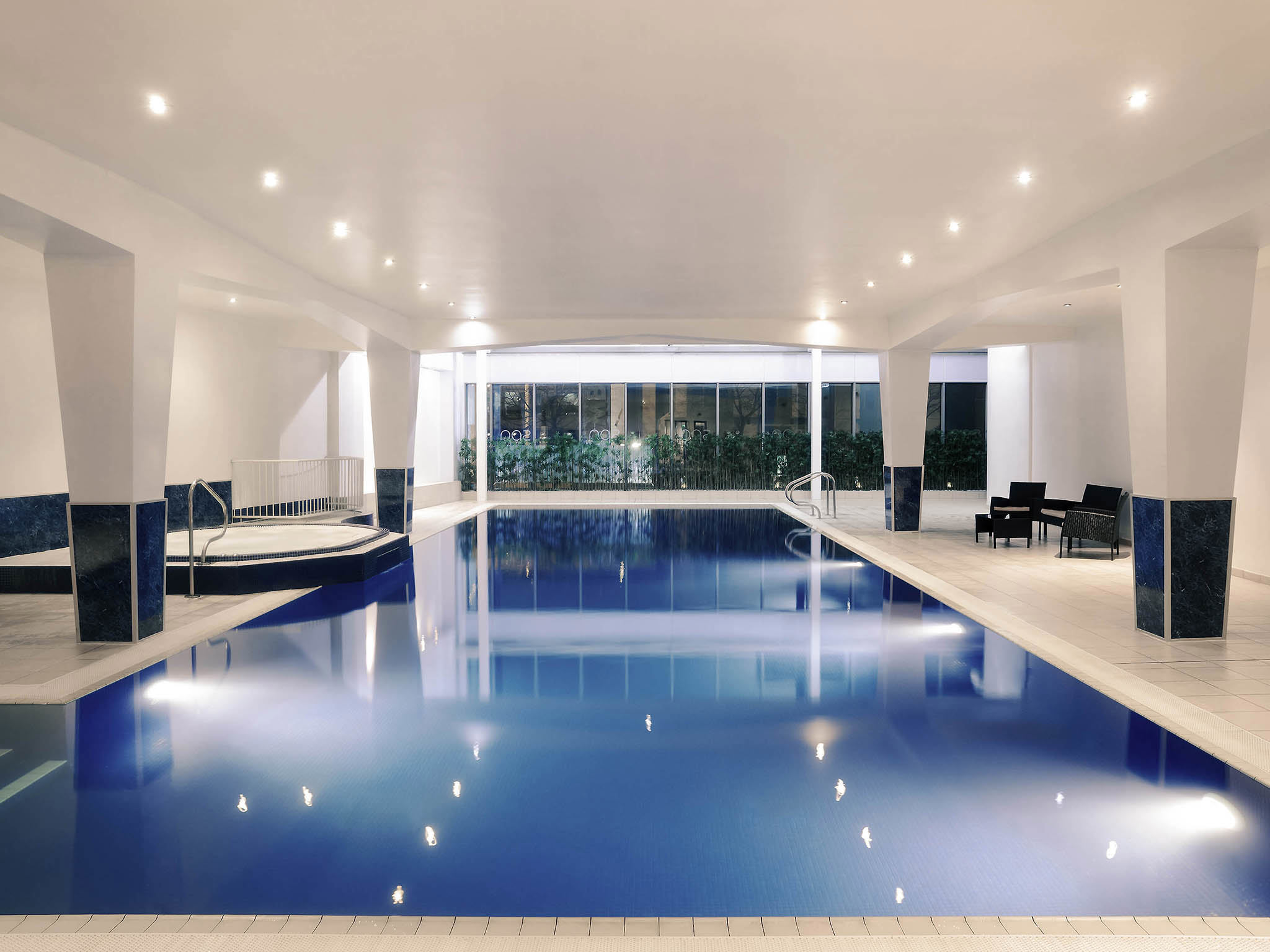 Mercure pool 1.jpg