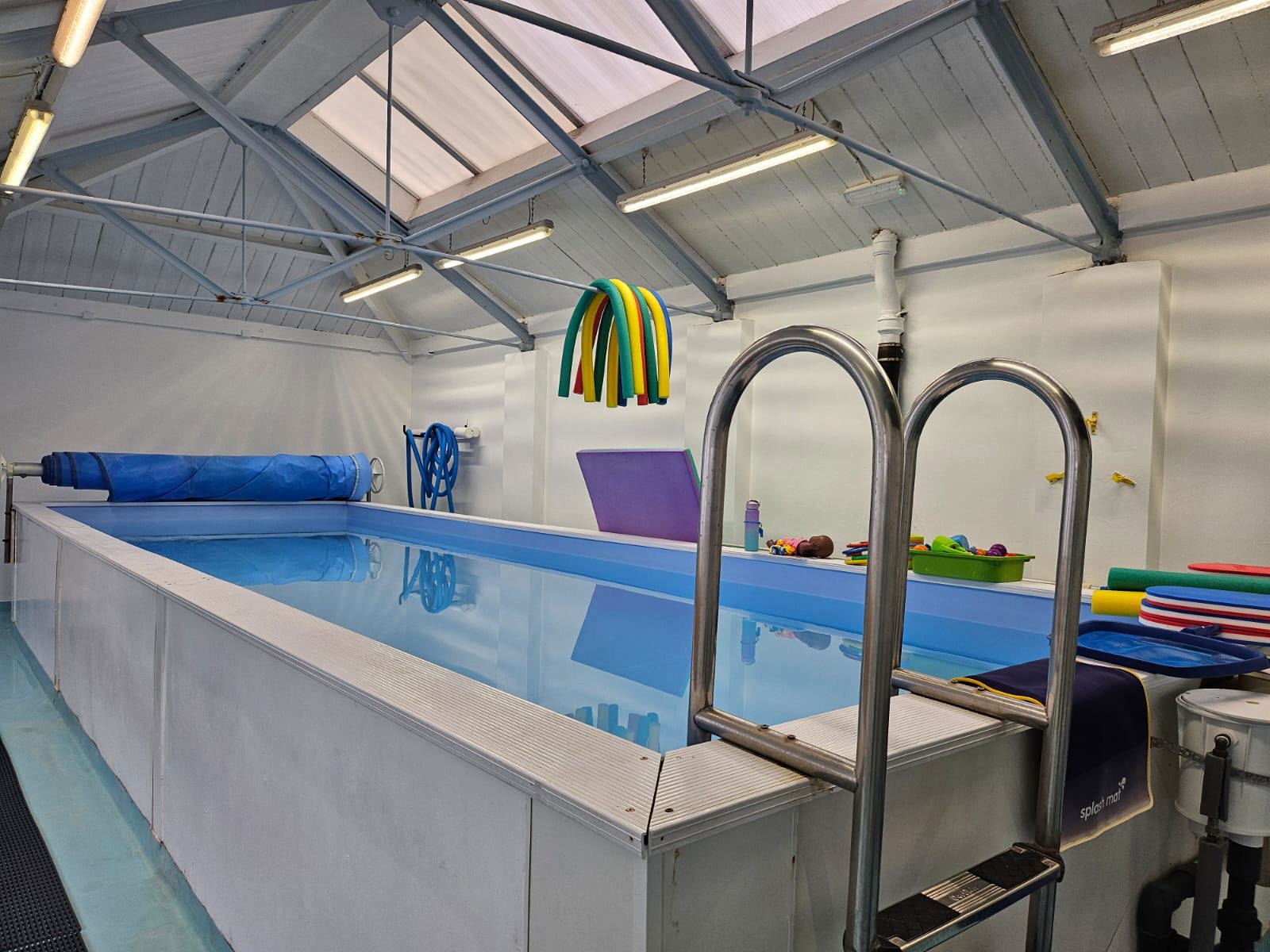 Sellincourt School swimming pool Tooting SW17.JPG