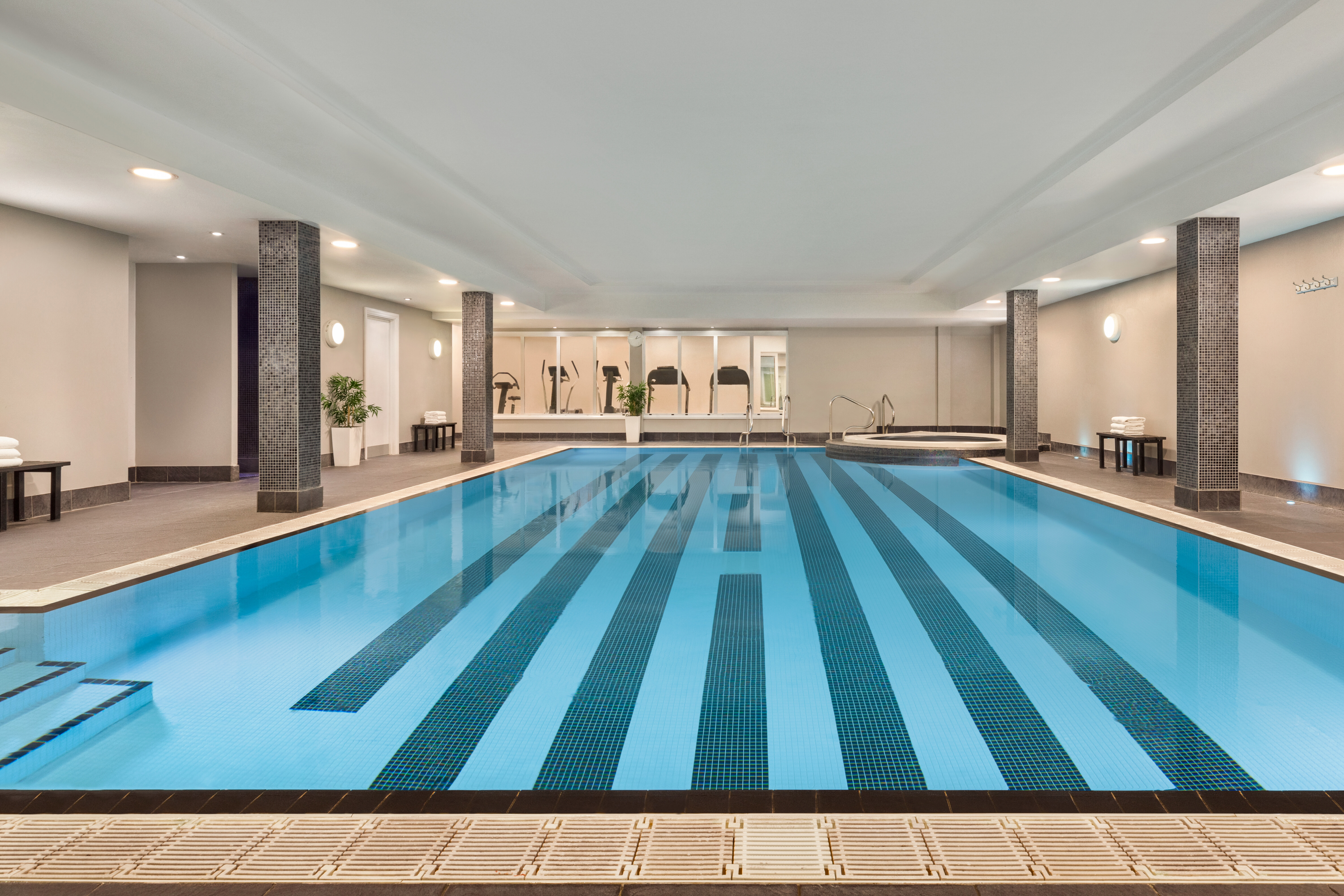 Holiday Inn Birmingham Airport pool